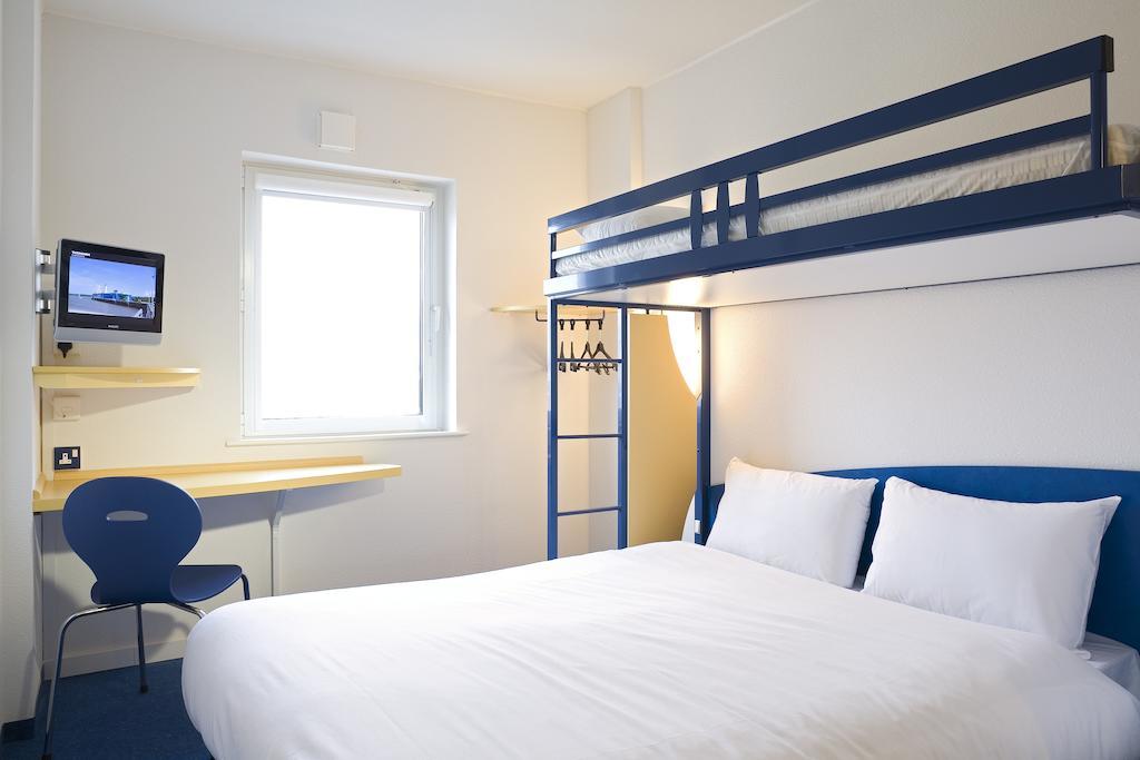 Ibis Budget Newport Exterior photo