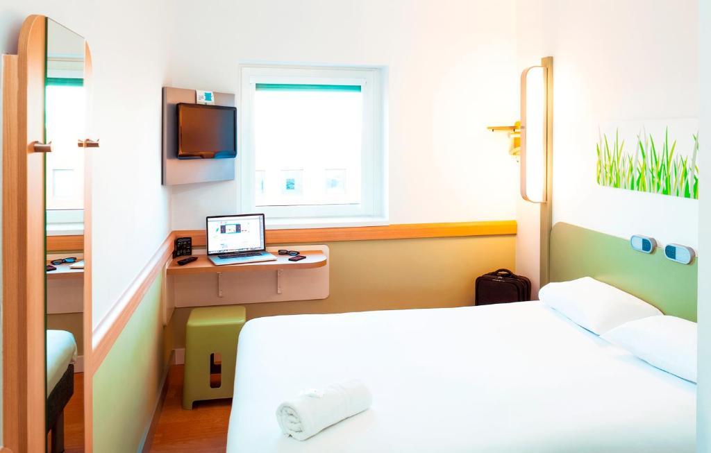 Ibis Budget Newport Room photo