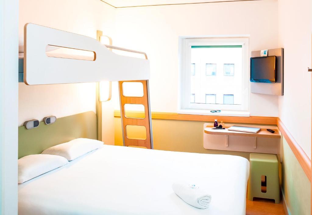 Ibis Budget Newport Room photo