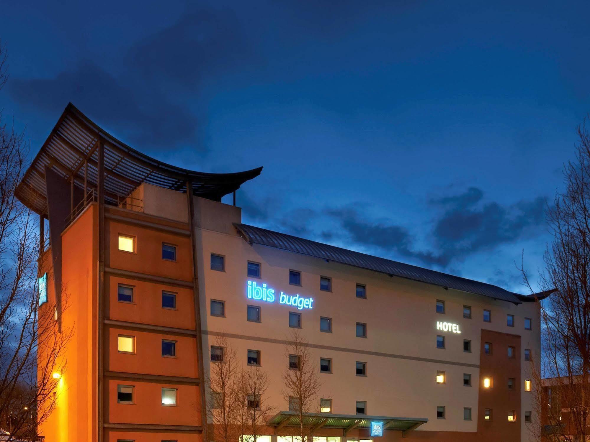 Ibis Budget Newport Exterior photo